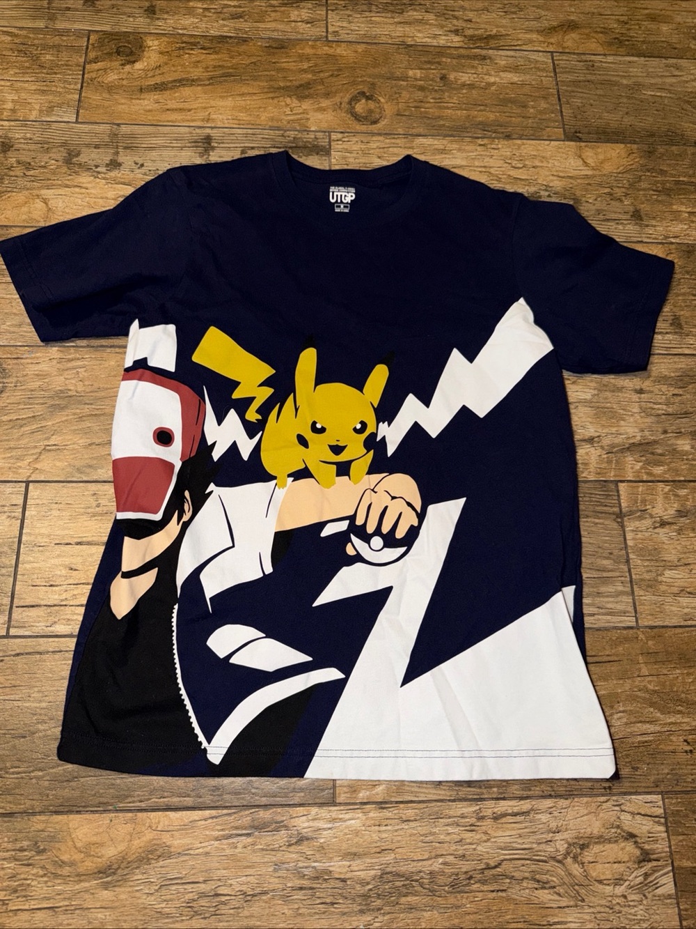Pokemon Pikachu Shirt Mens Medium Navy Uniqlo UTGP Graphic Tee Ash Ketchum
